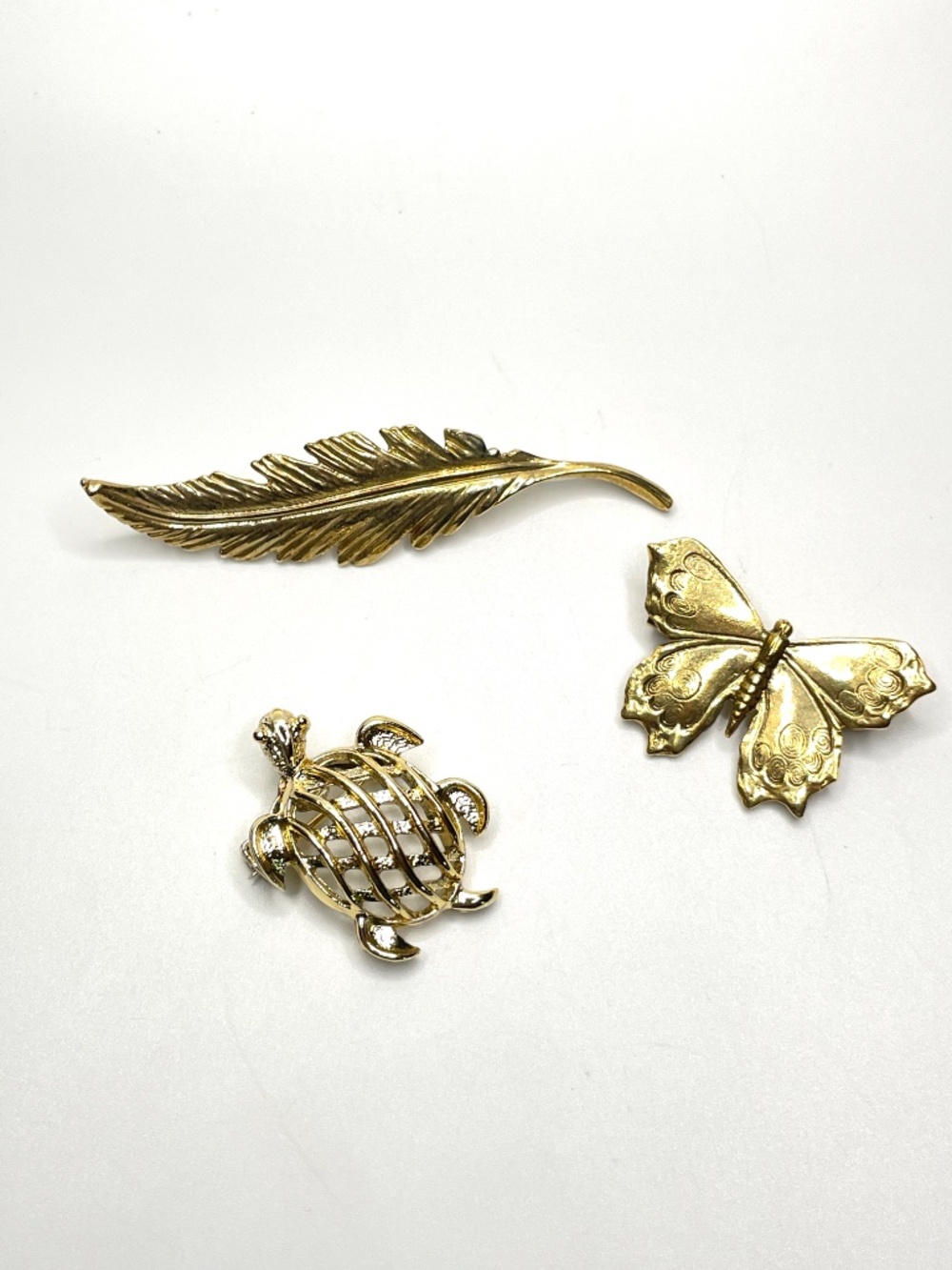 Vintage Lot Gold Tone Pins Brooches Lot of 3 Butterfly Leaf Turtle